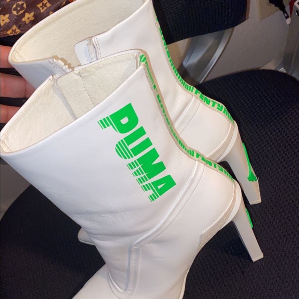 White boots PUMA
